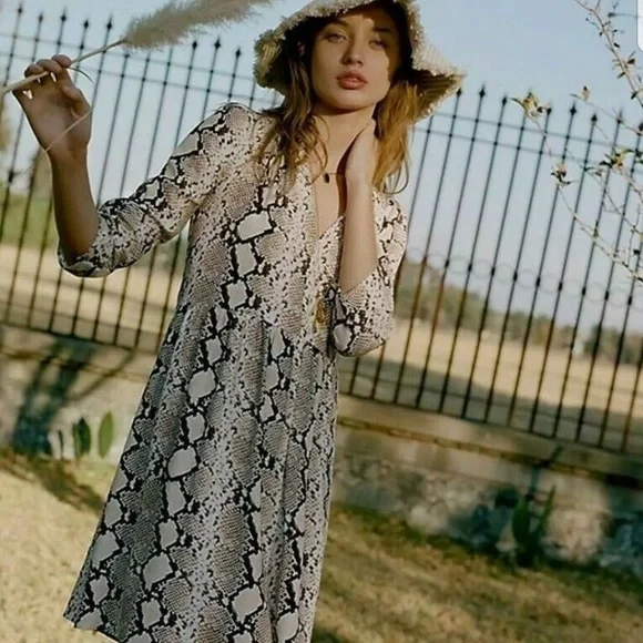 Maeve by Anthropologie Juno Snakeskin V-neck dress - Picture 10 of 10